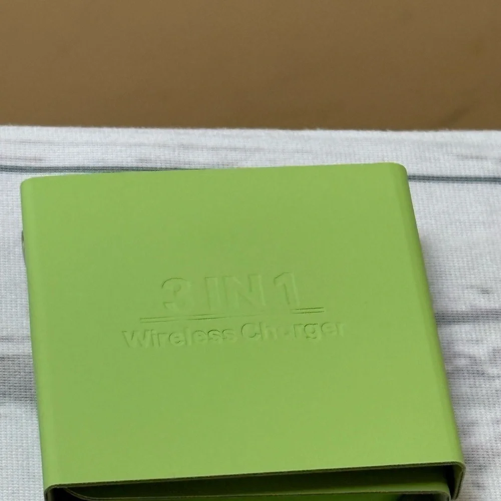 3-in-1 Wireless Travel Charger with MagSafe
